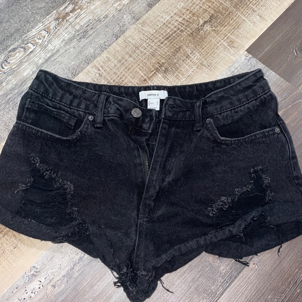 Black rip shorts✨